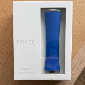 FOREO Espada Blue Light acne device
